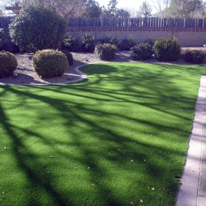 Backyard Putting Greens & Synthetic Lawn in Hidden Hills, California