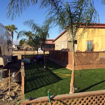 Putting Greens & Synthetic Lawn for Your Backyard in Woodland Hills, California
