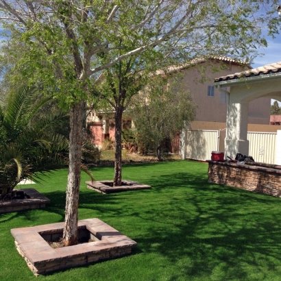 Putting Greens & Synthetic Lawn for Your Backyard in Mountain View Acres, California