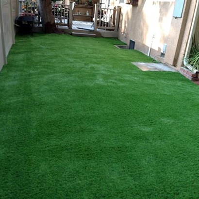 Backyard Putting Greens & Synthetic Lawn in El Rio, California