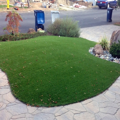 Putting Greens & Synthetic Lawn in Lake of the Woods, California